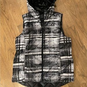 Gerry black & white vest hooded down reversible size M